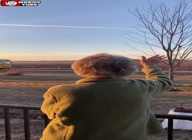 Video :The day's most lovely video is when a whole school bus bids a grandmother a happy birthday